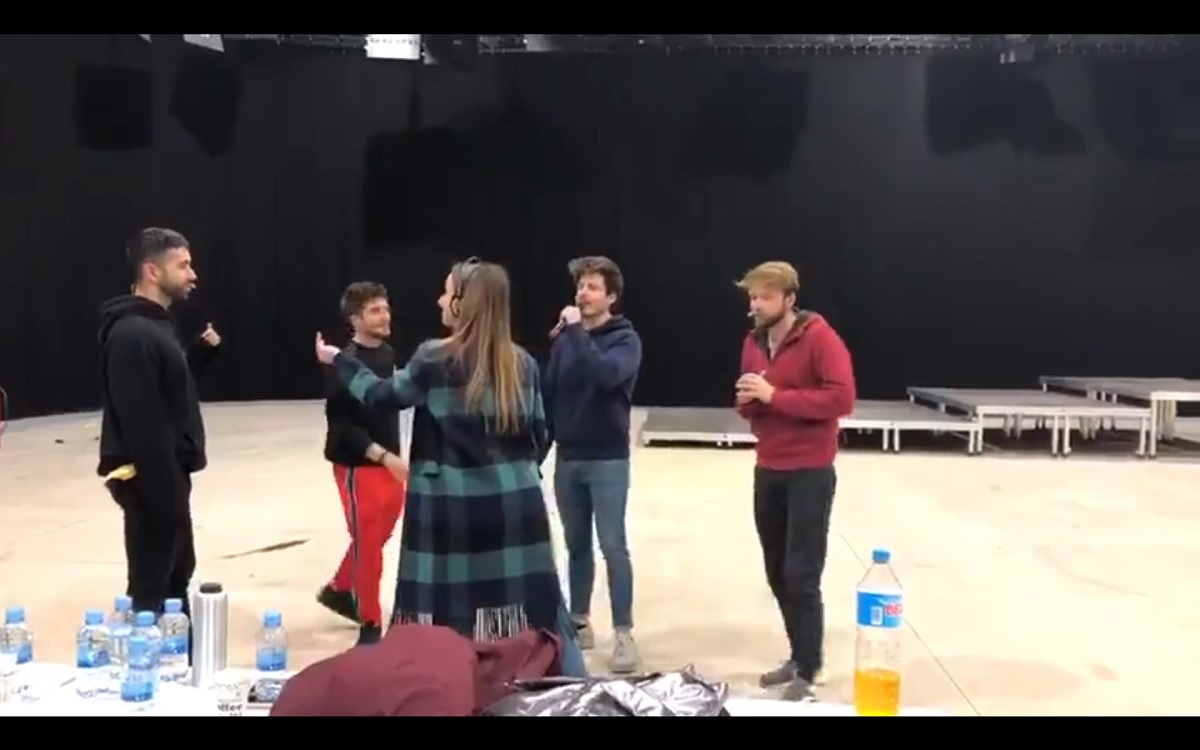  VÍDEO: Miki em ensaios com os seus coristas e dançarinos