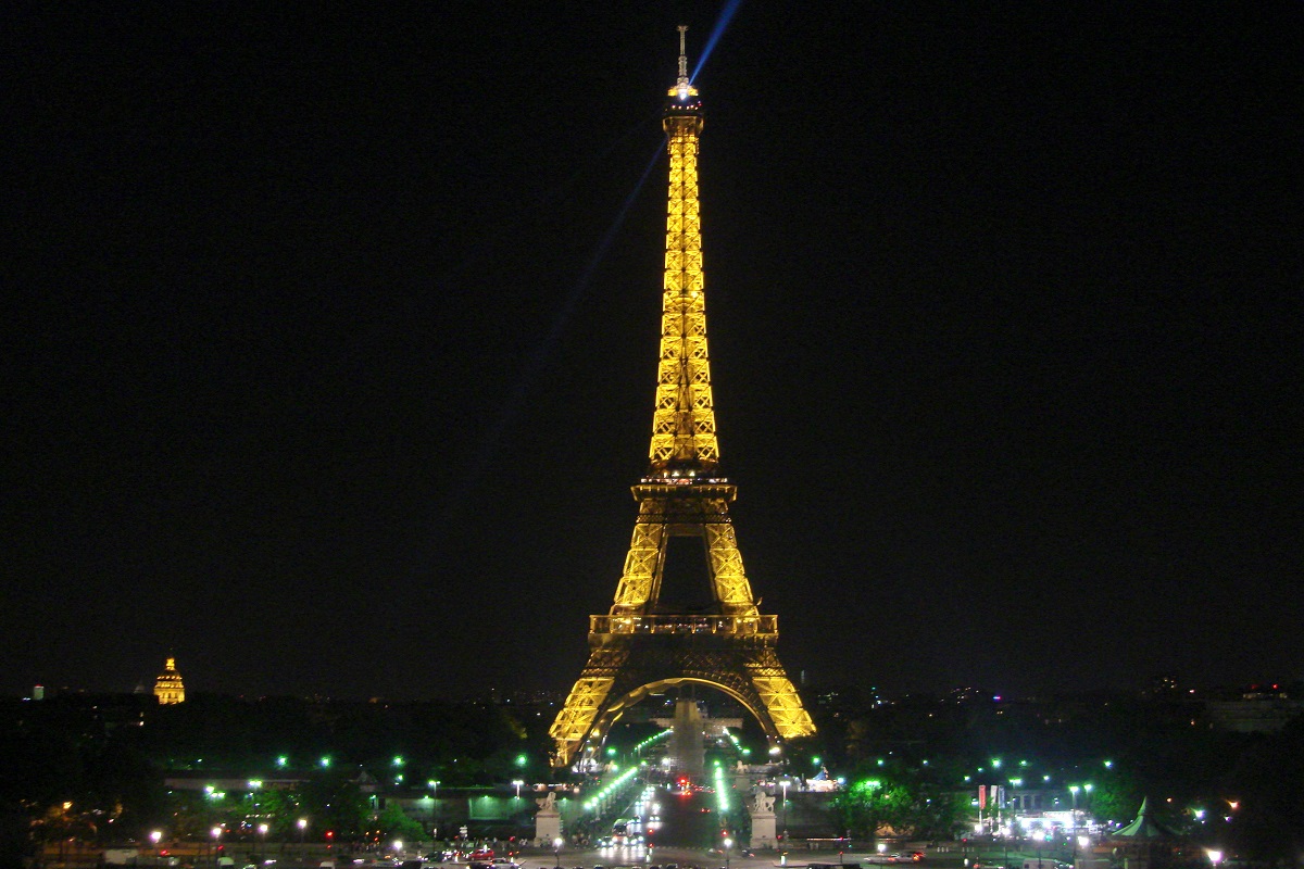  Torre Eiffel recebe lançamento da canção de França para a Eurovisão 2020