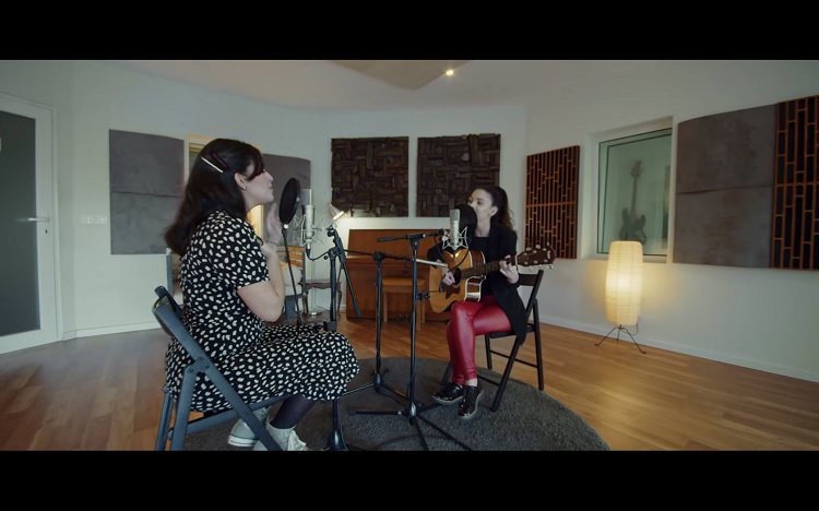  VÍDEO: Elisa e Marta Carvalho lançaram versão acústica de ‘Medo de Sentir’