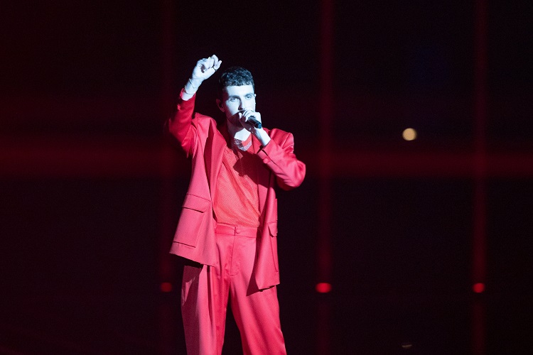  Duncan Laurence infetado pela Covid-19 falha atuação ao vivo na final da Eurovisão 2021
