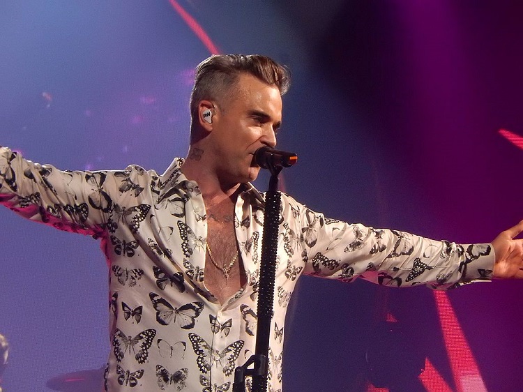 Robbie Williams gostaria de atuar como convidado na Eurovisão: “Já me propus”