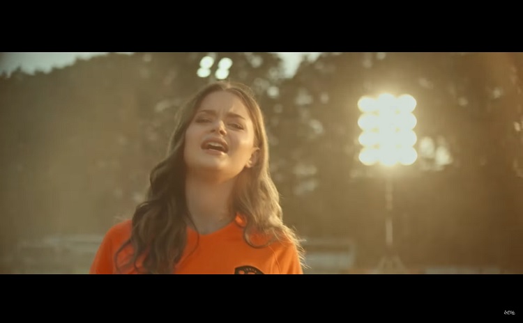 VÍDEO: Stefania interpreta ‘Run Together’, hino da seleção feminina dos Países Baixos para o Europeu de futebol