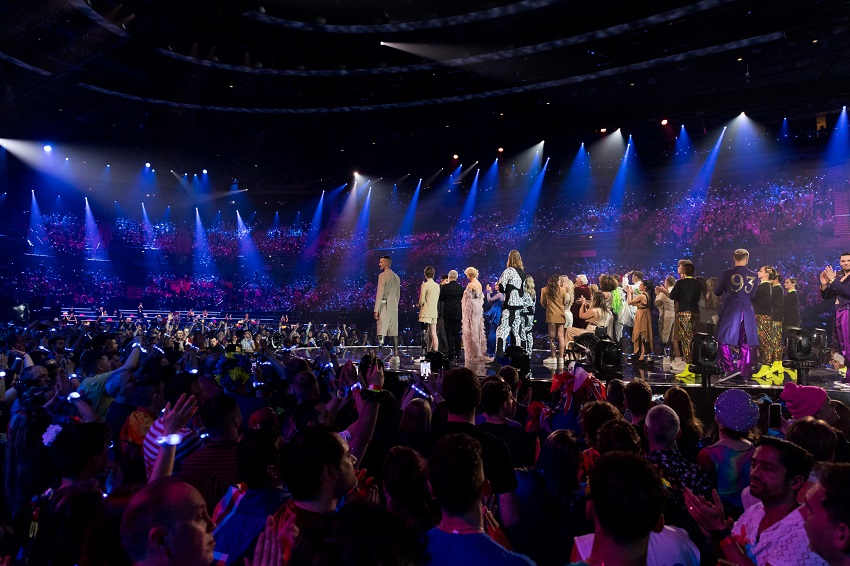  VÍDEOS: A abertura, desfile de bandeiras e interval acts da final da Eurovisão 2023