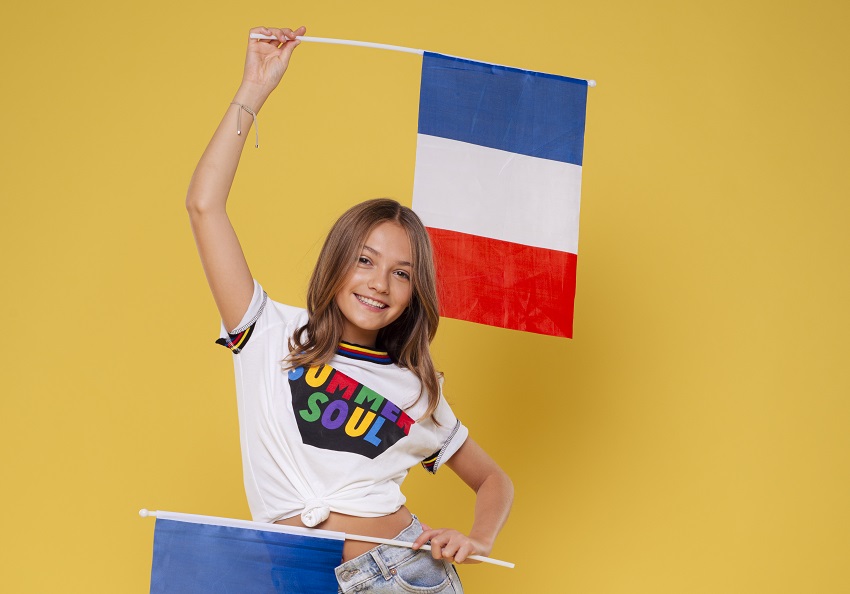  ÁUDIO: Zoé Clauzure representa França na Eurovisão Júnior 2023 com a canção ‘Cœur’